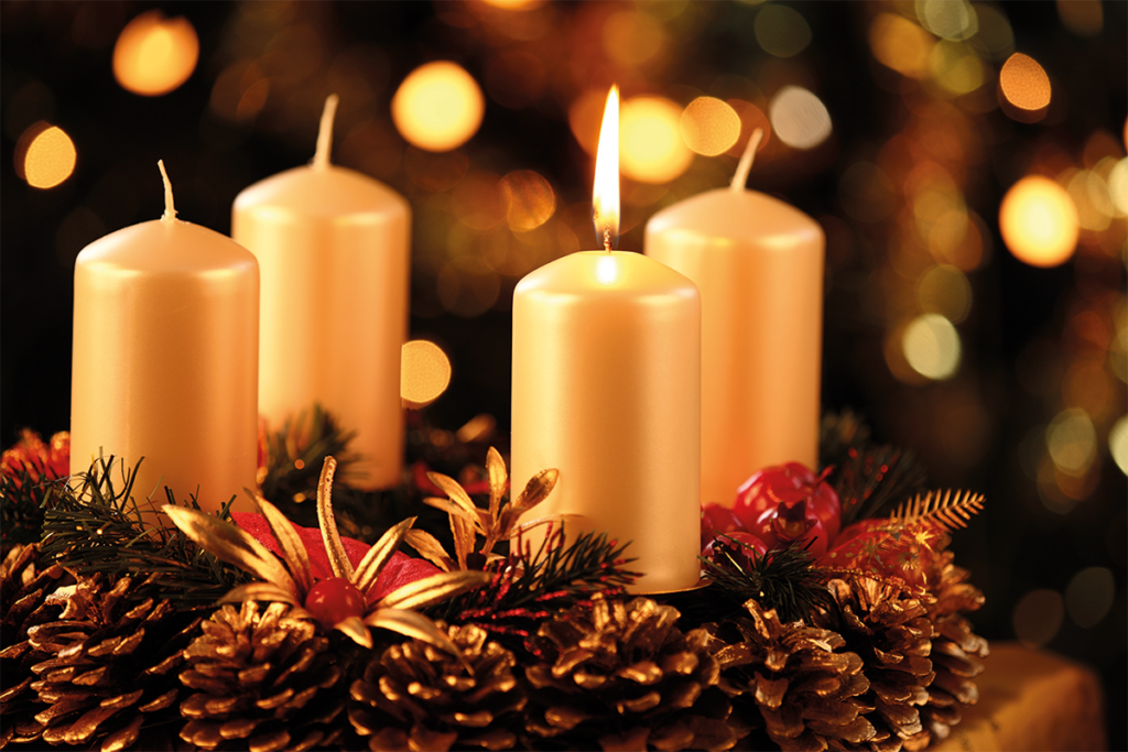 Adventskranz mit Kerzen
