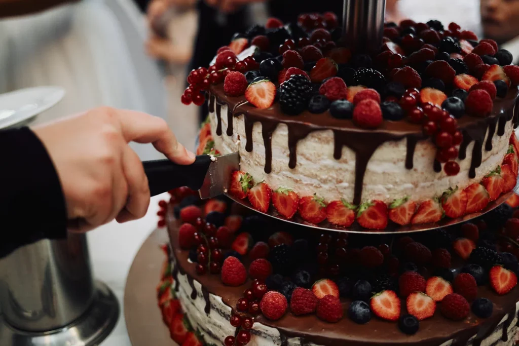 Nahaufnahme einer Hochzeitstorte